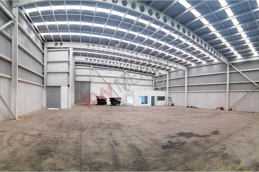 Venta de Nave Industrial de 912 m², oficinas 70 m² y terreno excedente de 734 m² dentro de Parque Industrial