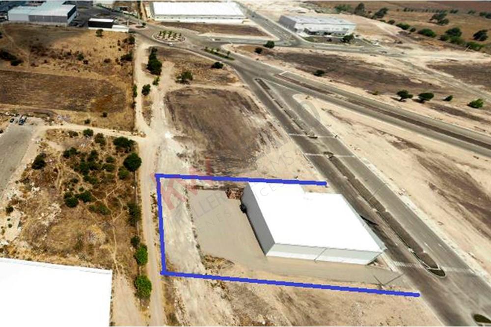 Venta de Nave Industrial de 912 m², oficinas 70 m² y terreno excedente de 734 m² dentro de Parque Industrial