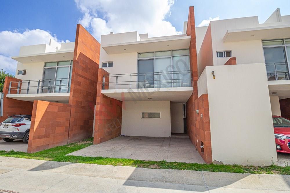 CASA en RENTA, AMUEBLADA en Cumbres del Pedregal en San Luis Potosí