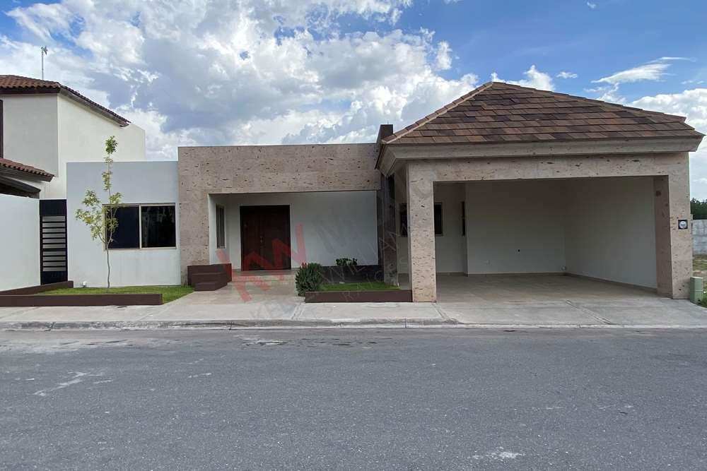 HERMOSA CASA DE UN PISO  EN LOMA ALTA