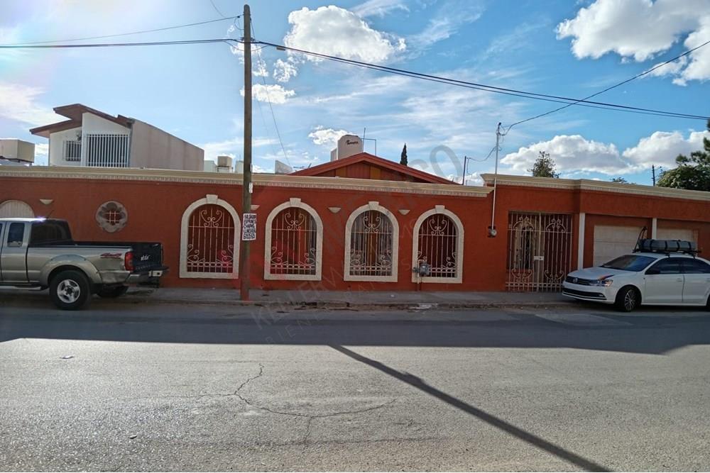 Amplia Casa en renta de un piso céntrica en fraccionamiento LOS LAGOS