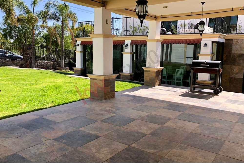 Hermosa y lujosa casa en venta, Fraccionamiento Vista Real