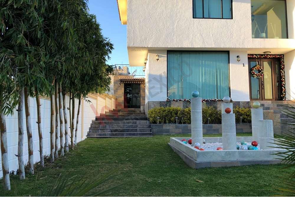 Hermosa y lujosa casa en venta, Fraccionamiento Vista Real
