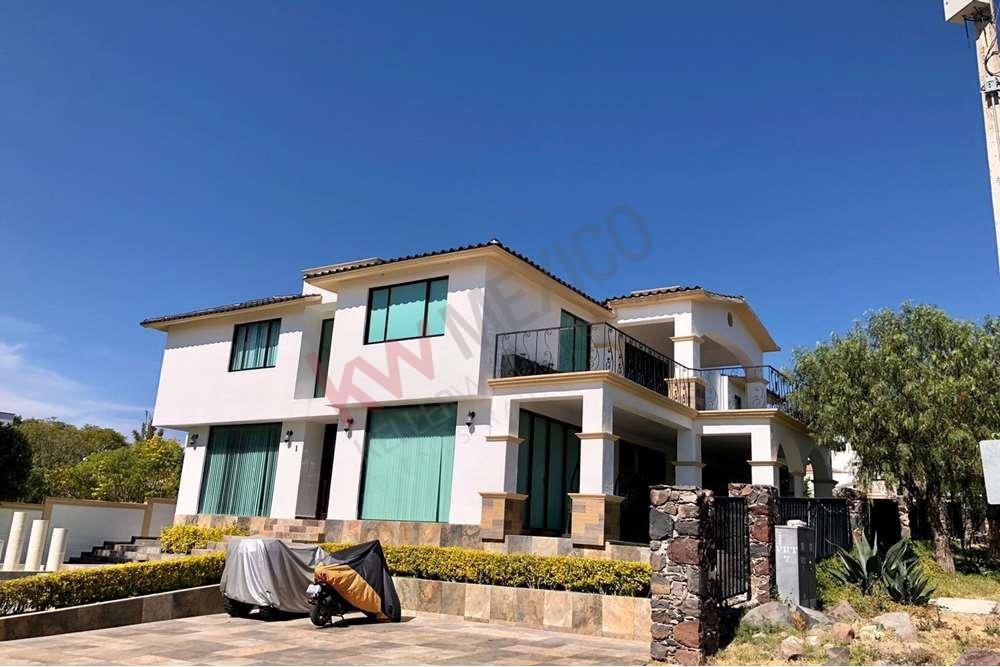 Hermosa y lujosa casa en venta, Fraccionamiento Vista Real