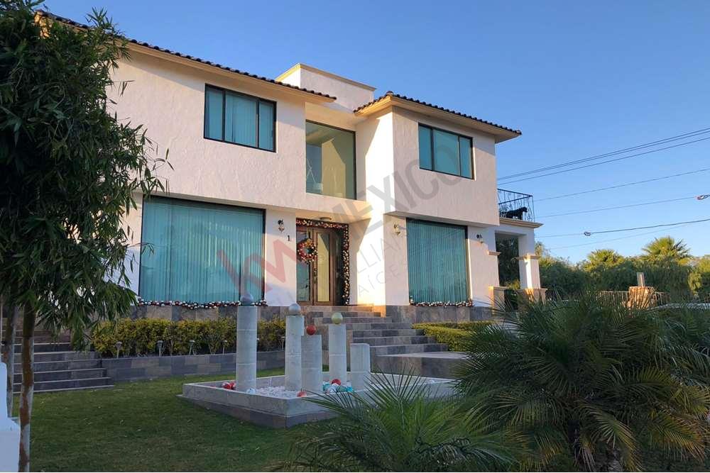 Hermosa y lujosa casa en venta, Fraccionamiento Vista Real