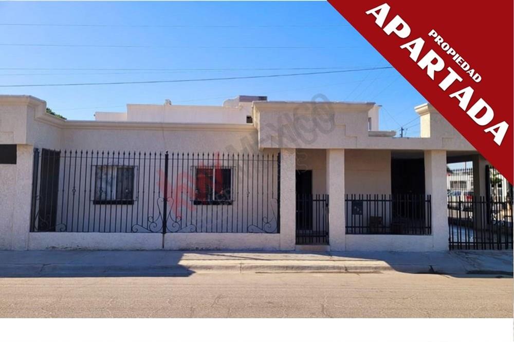 Casa en Renta de una planta ubicada en esquina, Jardines del Lago, Mexicali BC