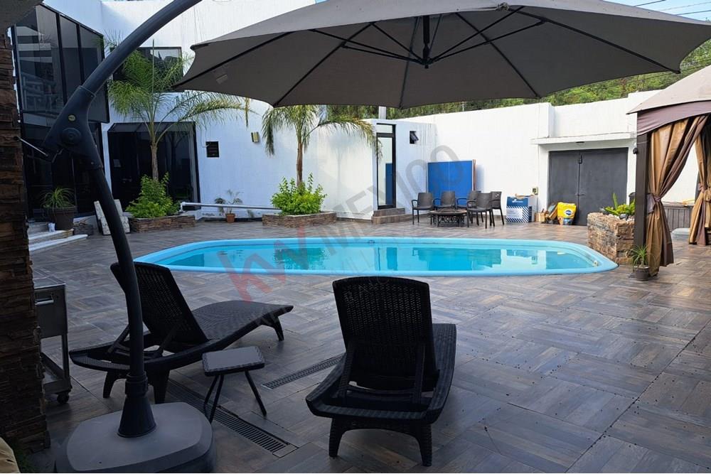 Estilo de vida en tu nuevo hogar con 5 recamaras , 11 autos en  Villas del Mesón Juriquilla Querétaro