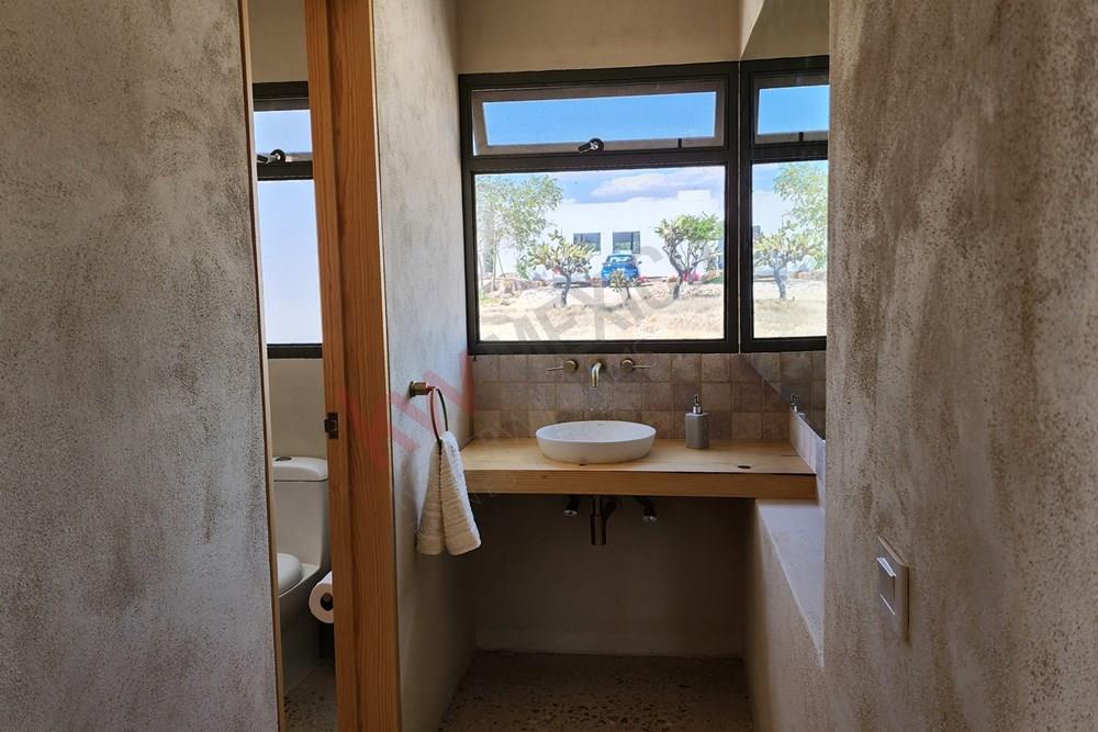 Casa Mahis: Offering single-floor living with panoramic 360-degree views of the countryside.