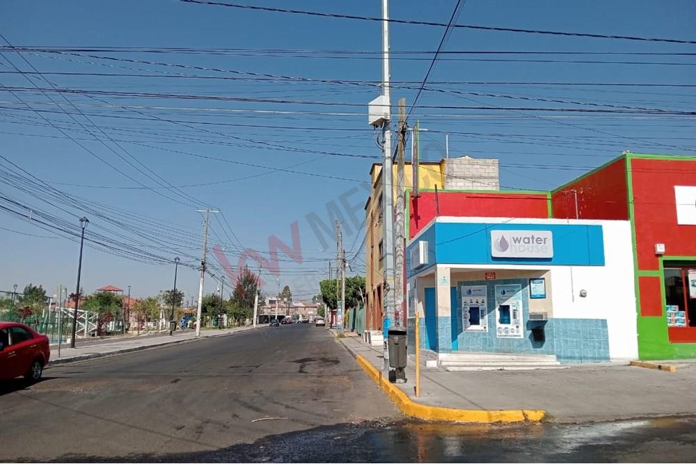SE VENDE TERRENO USO DE SUELO COMERCIAL HABITACIONAL CON GRAN APERTURA DE GIROS DE NEGOCIO, JUNTO A LA PRÓXIMA FARMACIA GUADALAJARA EN CERRITO COLORADO