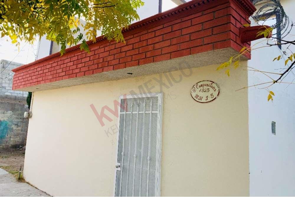 CASA EN VENTA EN CD. JUAREZ SOLO CONTADO ZONA LAS TORRES EN CONDOMINIO CON  CONSTRUCCION ADICIONAL CERCA DE CLINICA 66 Y CENTRO COMERCIAL JUNTO A PARQUE