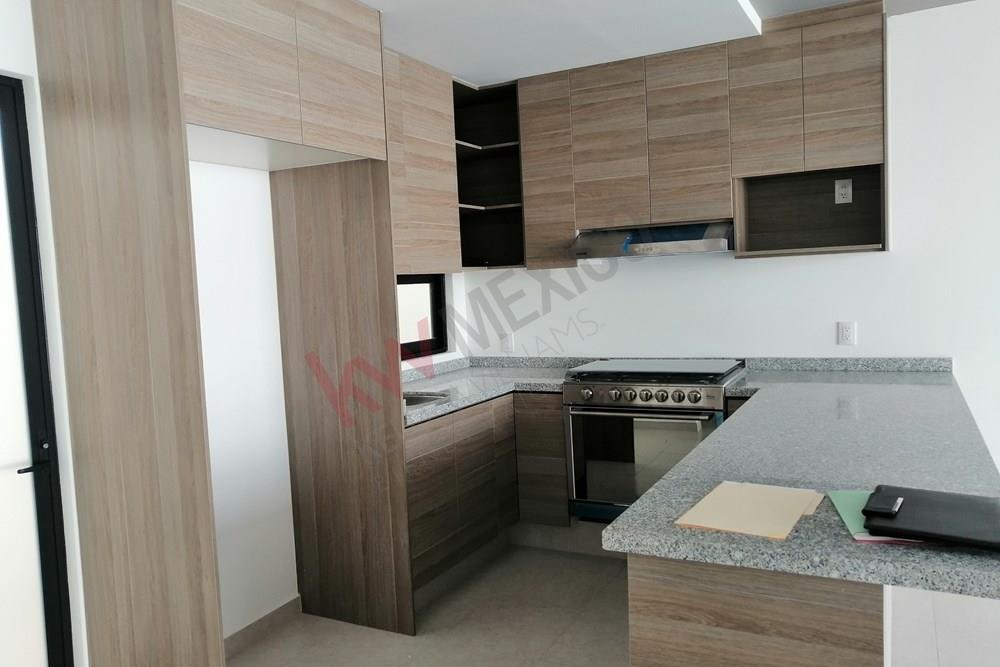 Casa en venta en Cañadas del Arroyo, fraccionamiento en Corregidora para vivir con todas las comodidades y calidad de vida