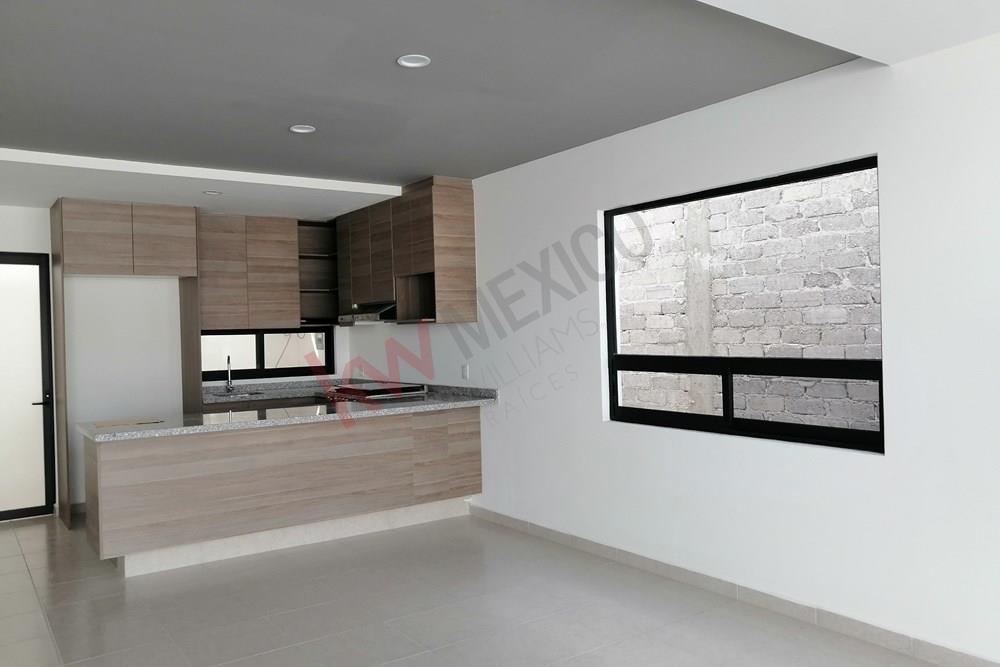 Casa en venta en Cañadas del Arroyo, fraccionamiento en Corregidora para vivir con todas las comodidades y calidad de vida