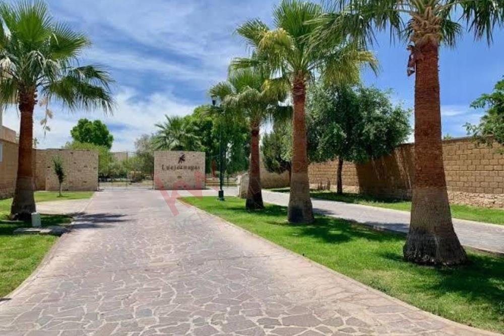 Terreno en venta con frente muy amplio, Residencial Las Villas, Torreón