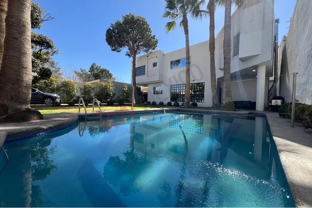 CASA EN RENTA EN PRIVADA SENECU ZONA CAMPESTRE, TOTALMENTE EQUIPADA Y AMUEBLADA, CON ALBERCA Y PATIO AMPLIO