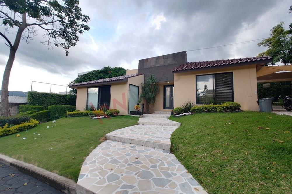 Residencia estilo californiano en venta con 1500 M2 de terreno