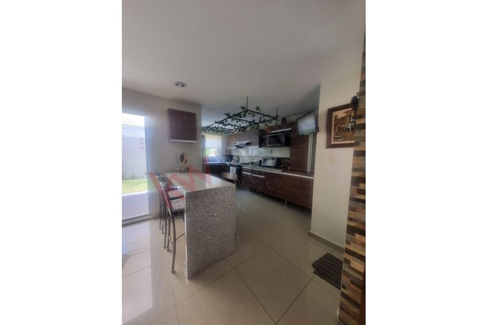 Venta de casa con roof garden en Condominio Olivos Cumbres de Juriquilla