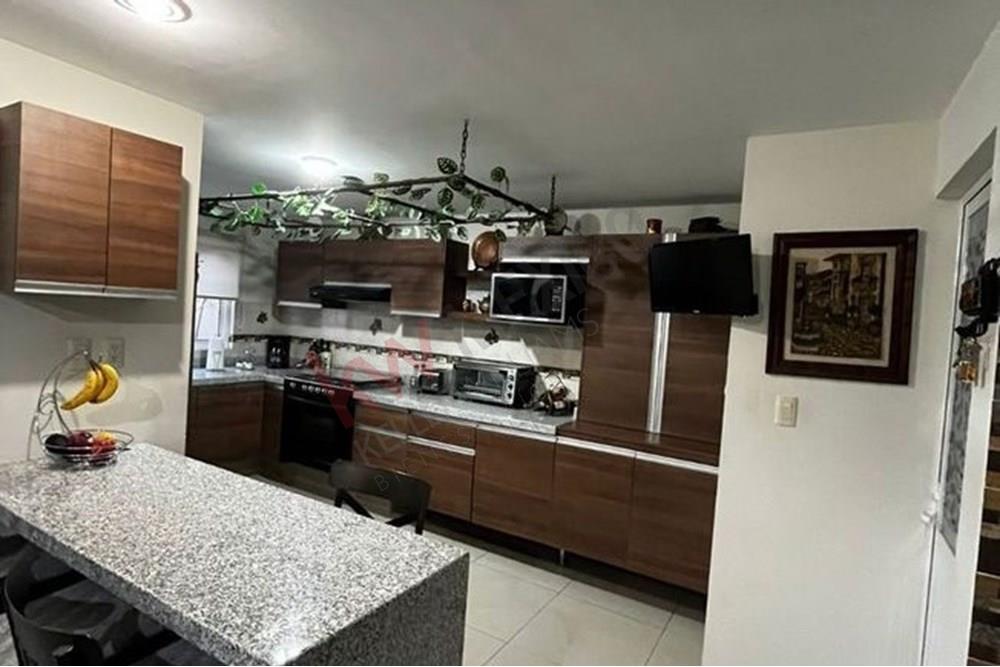 Venta de casa con roof garden en Condominio Olivos Cumbres de Juriquilla