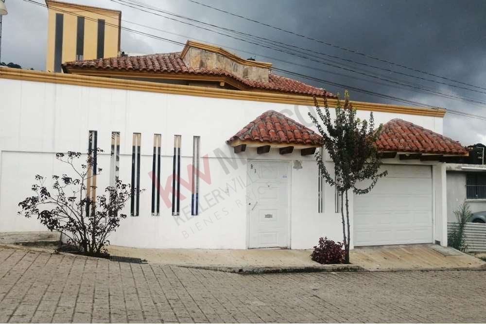 Casa en venta en esquina en Privada Agapandos en Lomas de Huitepec, San Cristóbal de Las Casas