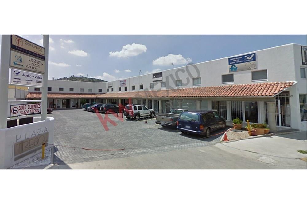 Se renta local comercial en Plaza Trébol Corregidora, Querétaro