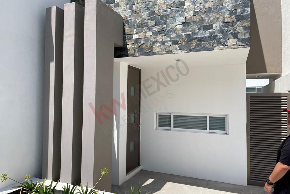 DESCUBRE EL LUJO DE ESTA ESPECTACULAR CASA NUEVA EN COLINA JURQUILLA $3,980,000
