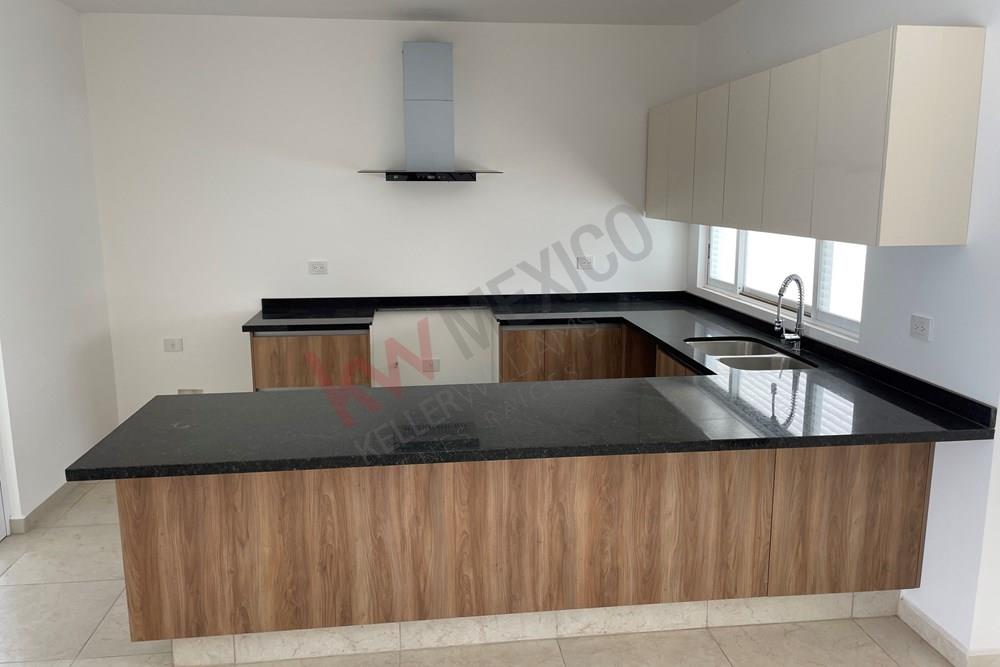 DESCUBRE EL LUJO DE ESTA ESPECTACULAR CASA NUEVA EN COLINA JURQUILLA $3,980,000