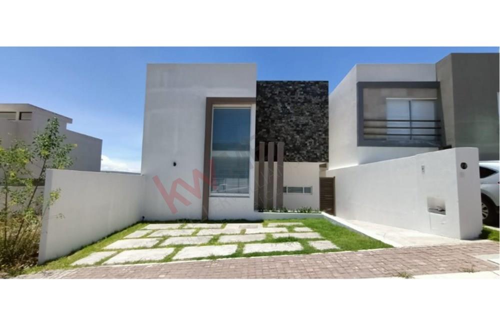 DESCUBRE EL LUJO DE ESTA ESPECTACULAR CASA NUEVA EN COLINA JURQUILLA $3,980,000
