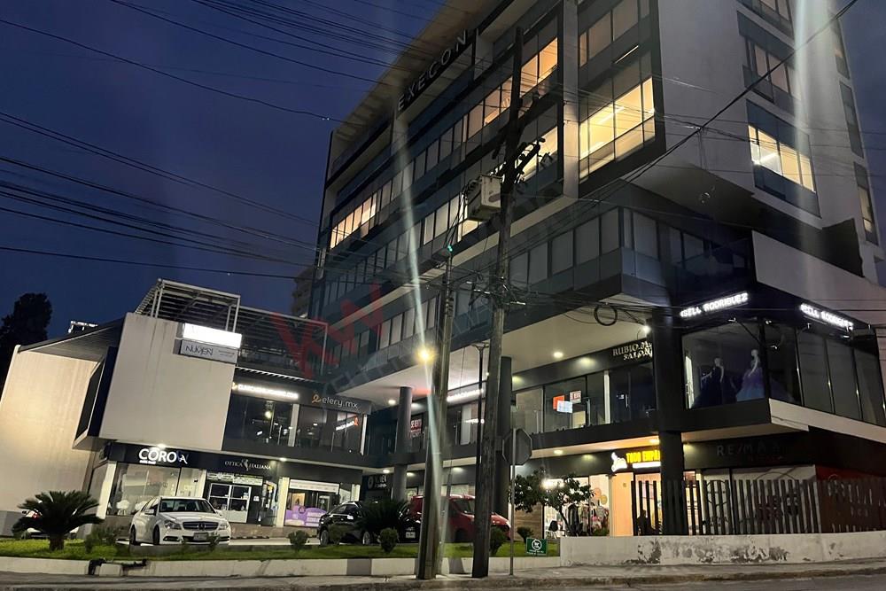 Se renta local comercial en edificio Execon  Obispado