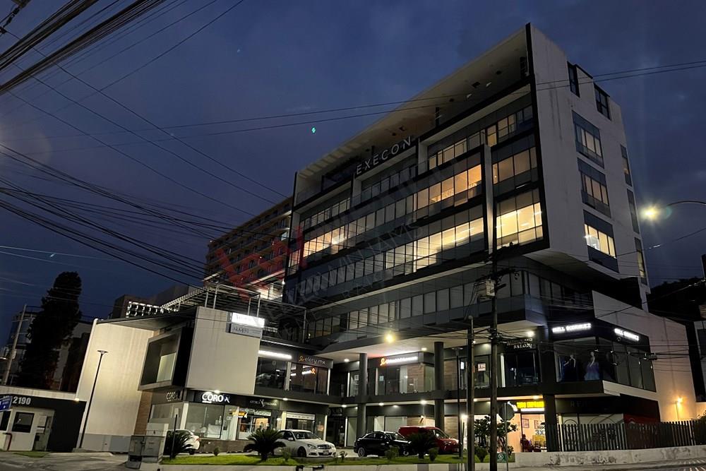 Se renta local comercial en edificio Execon  Obispado