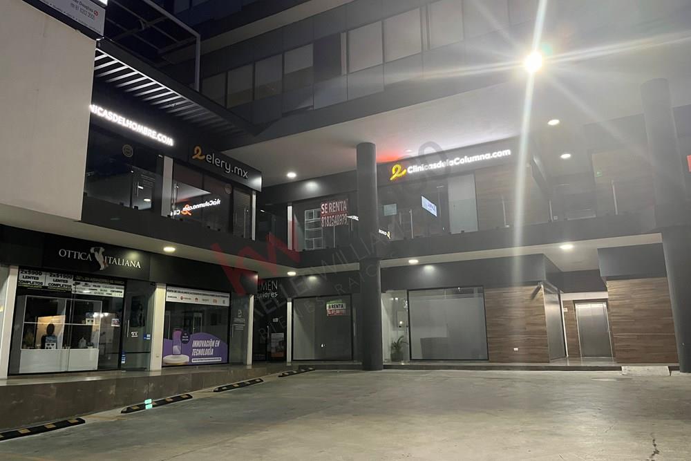 Se renta local comercial en edificio Execon  Obispado