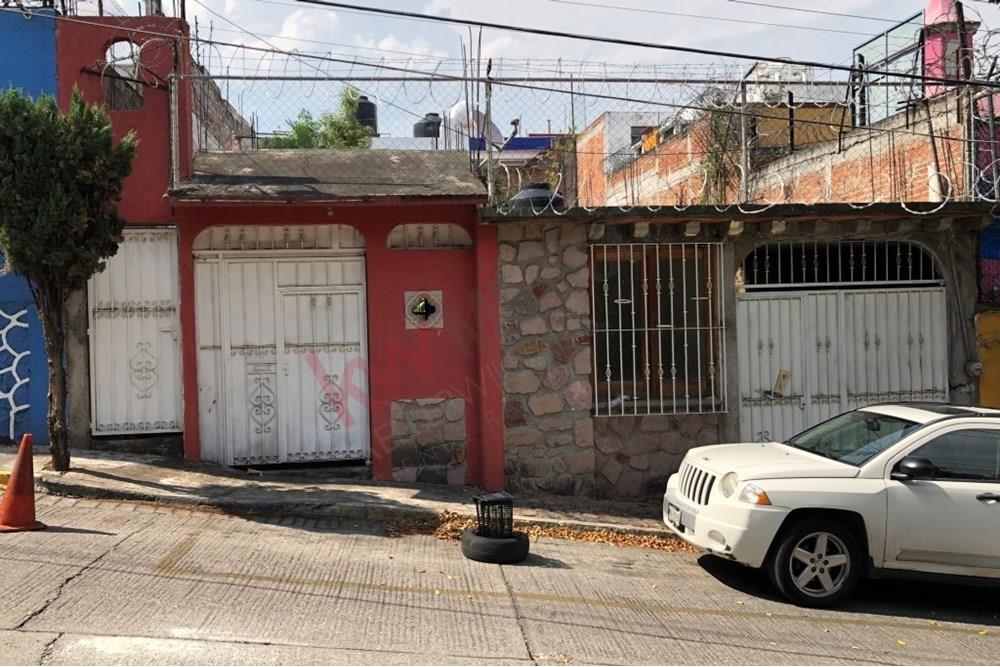 ¡Oportunidad en el centro de la ciudad! Casa en venta con múltiples usos y excelente ubicación.