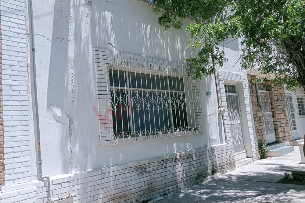 CASA EN RENTA COL. CENTRO Lista para convertirse en tu hogar. Su ubicación en el corazón de Chihuahua asegura que encontrarás a tu alcance tiendas y servicios esenciales.