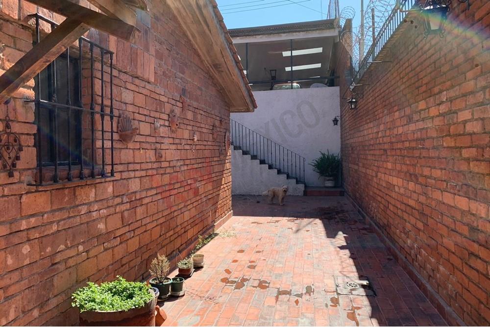 CASA EN VENTA EN TETELPAN, A DOS CALLES DE AVENIDA DESIERTO DE LOS LEONES Y  A 1