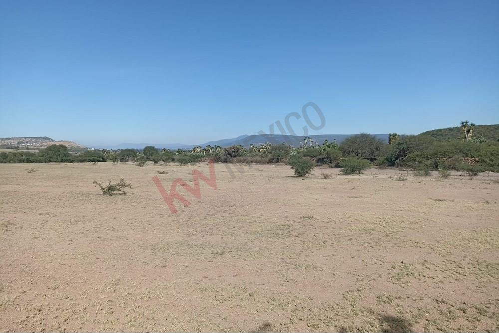 2 Hectáreas totalmente planas a 800 m de carretera de asfalto y a 22 Km del Aeropuerto de QRO