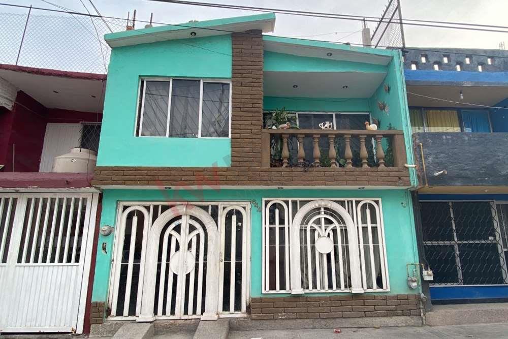 Casa en VENTA con EXCELENTE UBICACION Fracc. Maya Mil . $1,050,  a una cuadra de Av. Ricardo B Anaya
