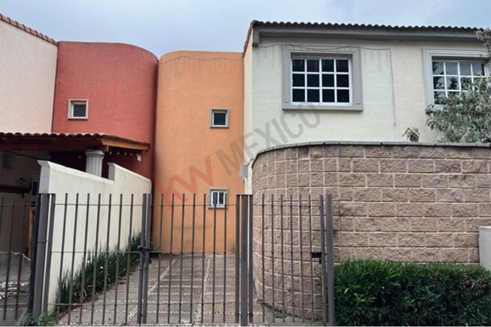 CASA HABITACIÓN EN RENTA, FRACCIONAMIENTO HACIENDA DE LAS FUENTES, CALIMAYA, ESTADO DE MÉXICO, 3 RECAMARAS Y JARDÍN