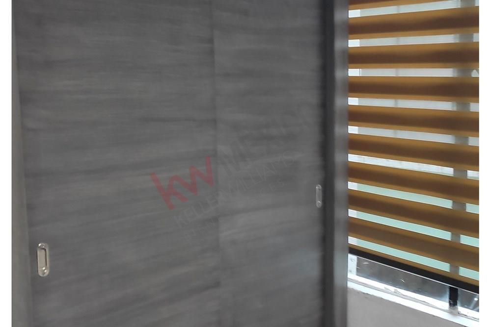 ¡Increíble oportunidad! Departamento completamente remodelado en venta. Consta de 2  recámaras, una espaciosa estancia comedor, 1 baño moderno y funcional, además de contar  con una cocina equipada para tu comodidad. Disfruta de una excelente iluminación natural que  resalta cada rincón.