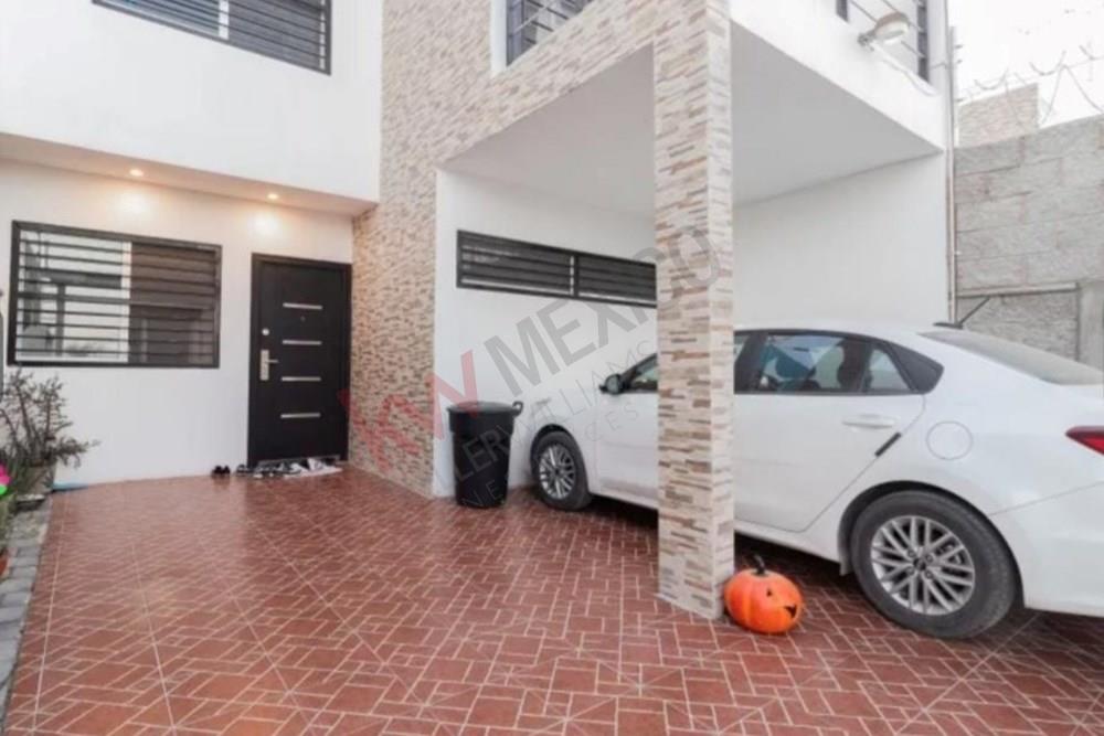 casa tres niveles, 3 recamaras, opcion a cuarta, roof garden con asador y tarja, en la zona de la piramide del pueblito, zona tranquila, comercios, seguridad