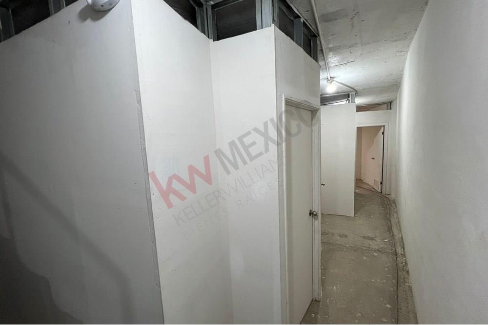 BODEGA EN RENTA ZONA AV. TOMAS FERNANDEZ CON MAXIMA SEGURIDAD