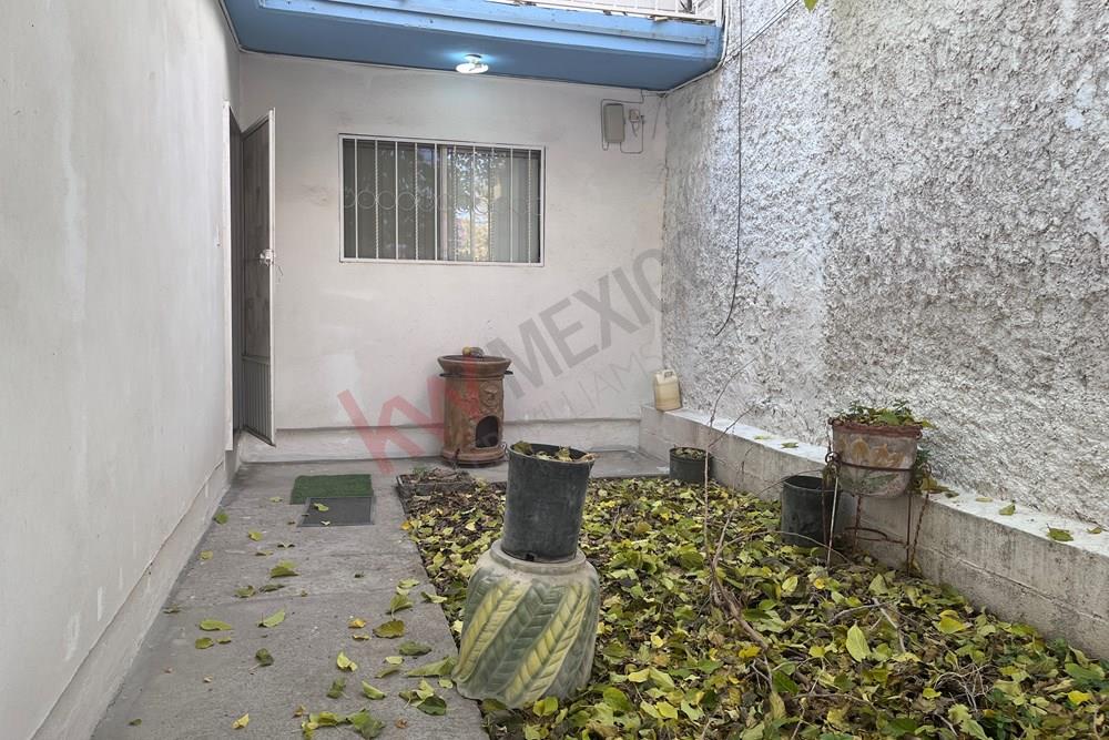 CASA EN VENTA EN PRADERA DORADA SEMI AMUEBLADA