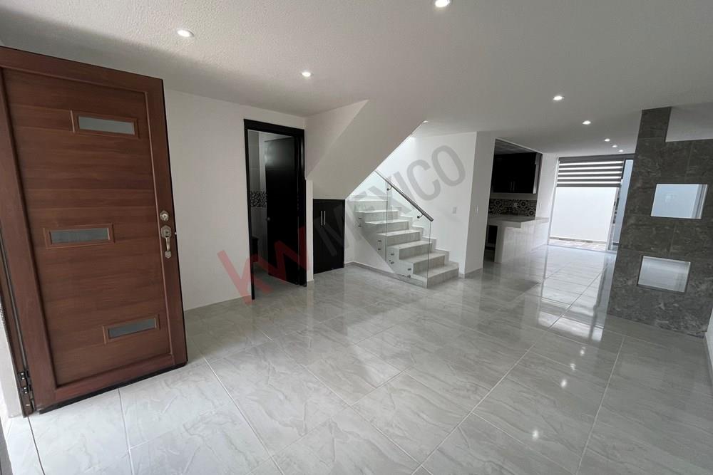 CASA EN VENTA | $2,495,000 | UBICACIÓN FRENTE ALBERCA | CIUDAD MADERAS RESIDENCIAL | QUERETARO