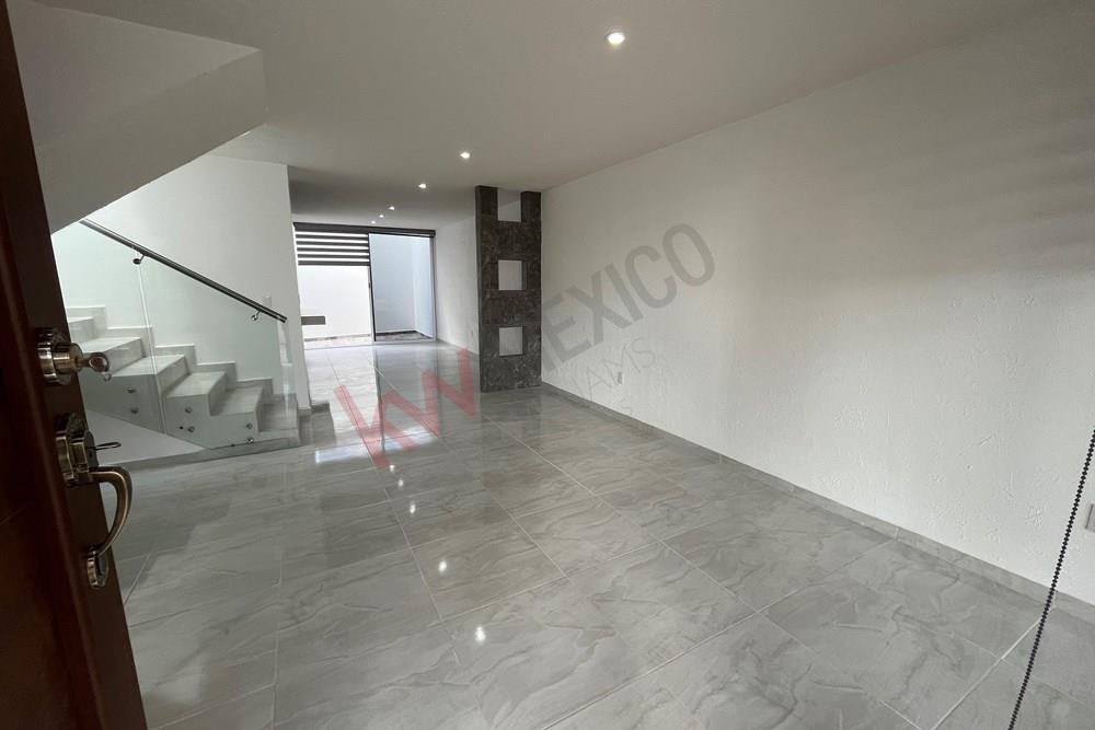 CASA EN VENTA | $2,495,000 | UBICACIÓN FRENTE ALBERCA | CIUDAD MADERAS RESIDENCIAL | QUERETARO