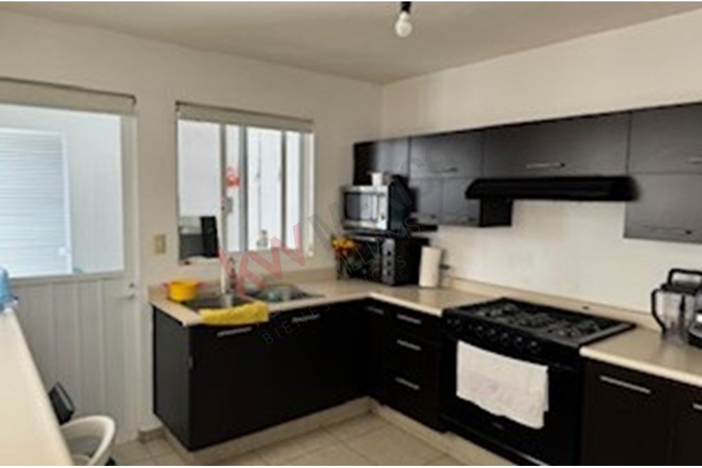 CASA EN VENTA EN ZONA DIAMANTE, EN CORREGIDORA ALTA. ¡¡OPORTUNIDAD ÚNICA!!