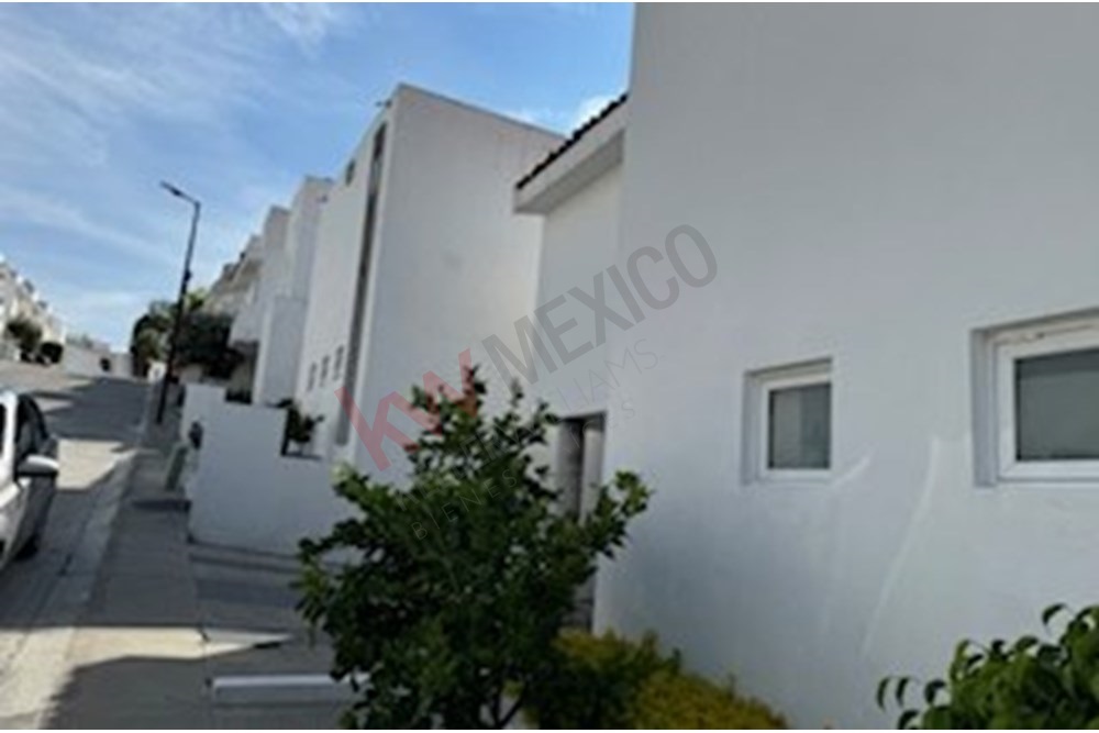 CASA EN VENTA EN ZONA DIAMANTE, EN CORREGIDORA ALTA. ¡¡OPORTUNIDAD ÚNICA!!