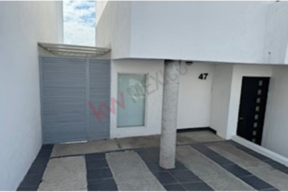 CASA EN VENTA EN ZONA DIAMANTE, EN CORREGIDORA ALTA. ¡¡OPORTUNIDAD ÚNICA!!