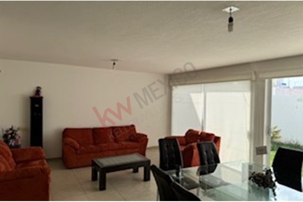 CASA EN VENTA EN ZONA DIAMANTE, EN CORREGIDORA ALTA. ¡¡OPORTUNIDAD ÚNICA!!