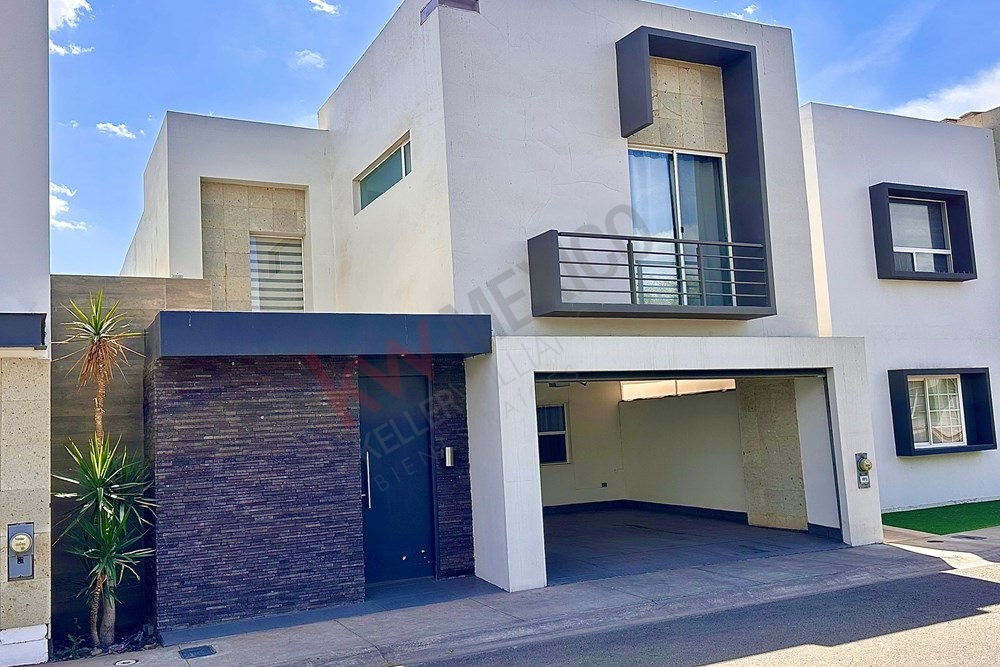 Casa de Renta Frente al Parque en: RESERVA RESIDENCIAL