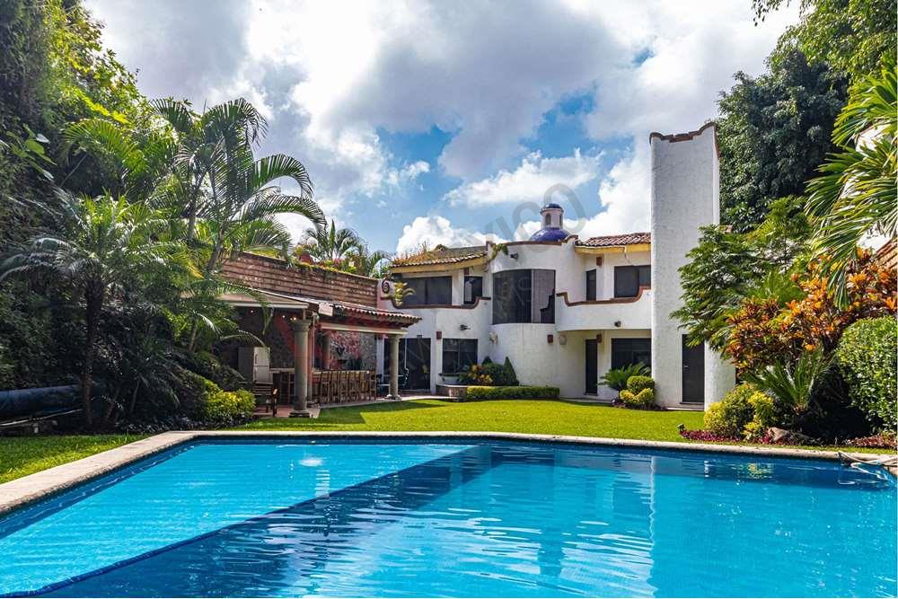 Casa con alberca en La Cañada, Cuernavaca, Morelos, Paseo de la Cañada  Fraccionamiento La Cañada - Tu Casa Mi Casa