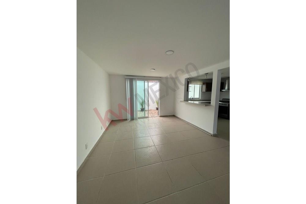 CASA EN ESQUINA EN RENTA EN RESIDENCIAL EL REFUGIO QUERETARO