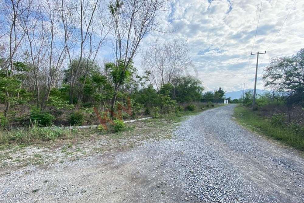 Magnifico terreno para Quinta dentro de Fraccionamiento Lomas Campestres. Allende-Cadereyta $2,452,720