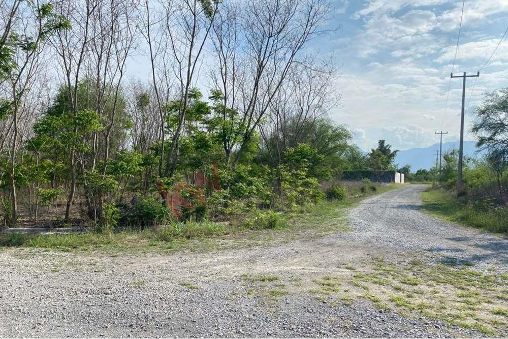 Magnifico terreno para Quinta dentro de Fraccionamiento Lomas Campestres. Allende-Cadereyta $2,452,720